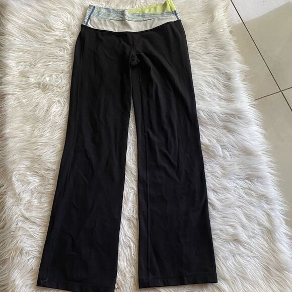 Lululemon Black Women's Yoga Pants - Picture 6 of 10
